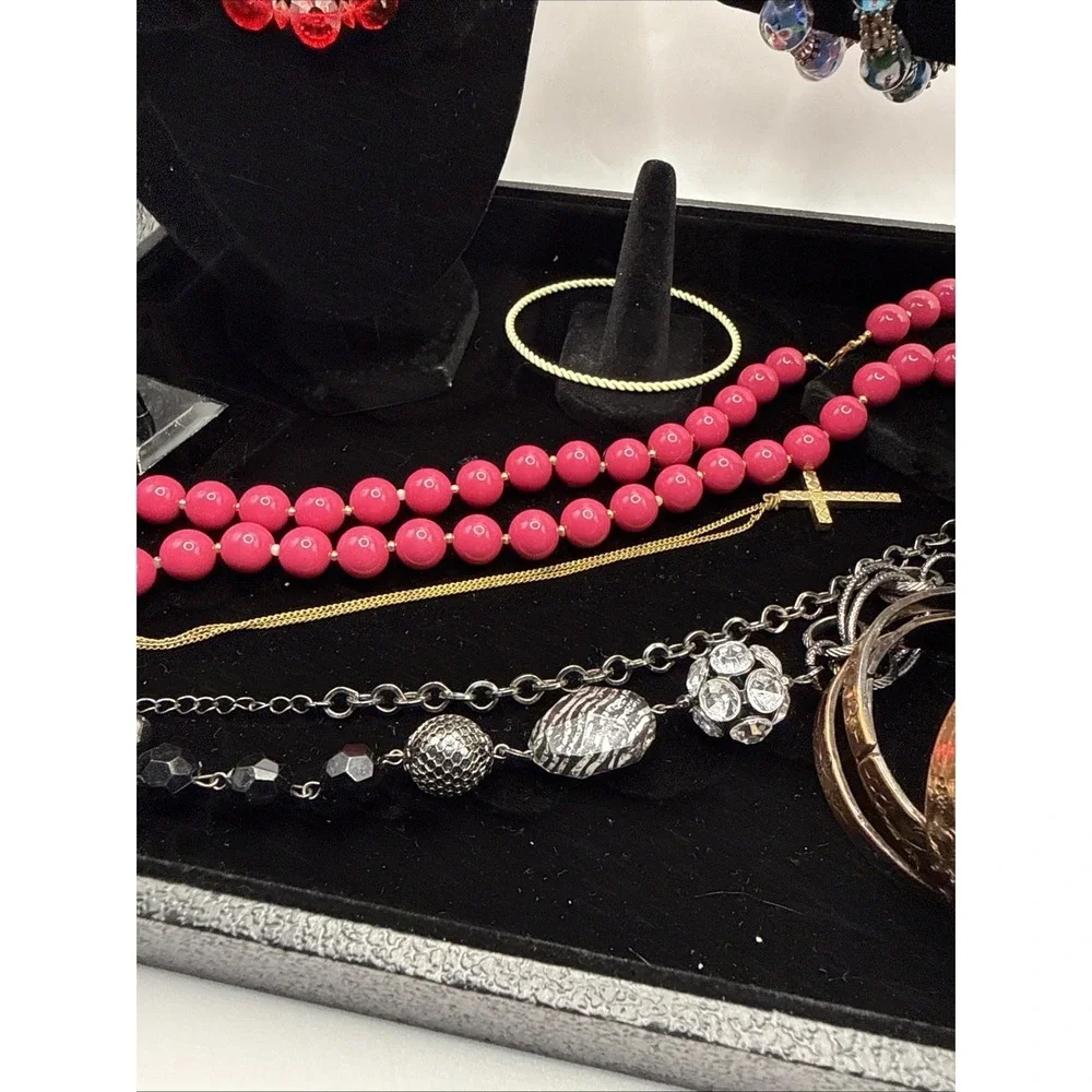 Vintage Lot of 15 Necklaces, Bracelets, Earrings And/or Brooches‎ See Pics